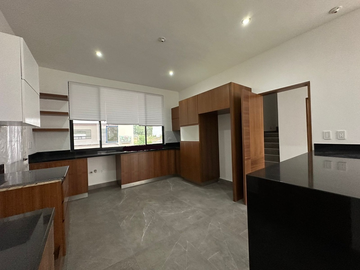 VENTA DE CASA EN ALTARES RESIDENCIAL CARRETERA NACIONAL SANTIAGO