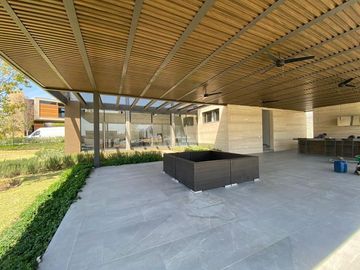 VENTA DE CASA EN CASTAÑOS DEL VERGEL CARRETERA NACIONAL