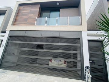 CASA EN VENTA EN CUMBRES ALLEGRO