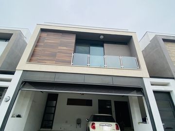 CASA EN VENTA EN CUMBRES ALLEGRO