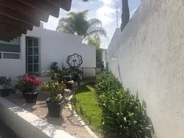 Se Vende Residencia en Villas del Mesón, UNA PLANTA, Terreno 1,000 m2, Única.