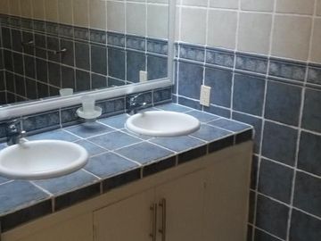 Se Vende Residencia en Villas del Mesón, UNA PLANTA, Terreno 1,000 m2, Única.