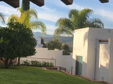 Se Vende Residencia en Villas del Mesón, UNA PLANTA, Terreno 1,000 m2, Única.