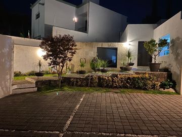Se Vende Residencia en Villas del Mesón, UNA PLANTA, Terreno 1,000 m2, Única.