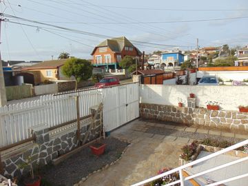 Excelente Oportunidad de Inversión, Hospedería en El Quisco centro