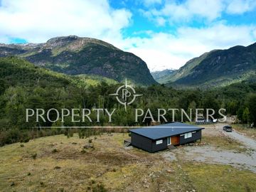 Patagonia, encantadora casa Carretera Austral, orilla rio El Lobo