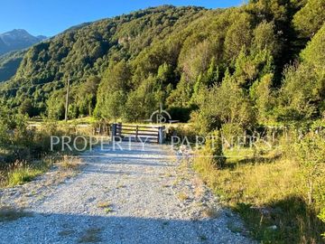 Patagonia, encantadora casa Carretera Austral, orilla rio El Lobo