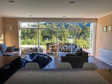 Patagonia, encantadora casa Carretera Austral, orilla rio El Lobo