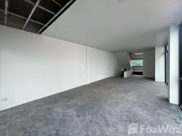 3 stories TownHouse in Malada Maz