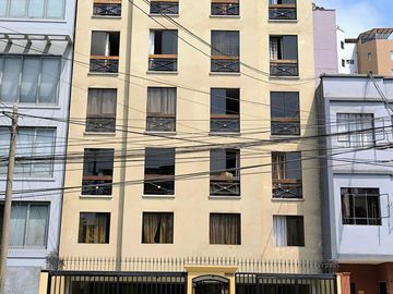 VENDO DEPARTAMENTO DE 2 DORMITORIOD EN LINCE