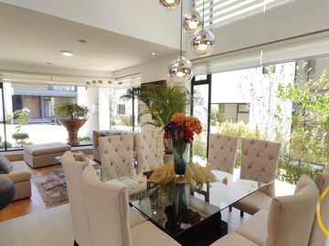 Amplia Casa en venta de 3 habitaciones, dentro de conjunto con balcón, sector Nayon-Tanda, Quito