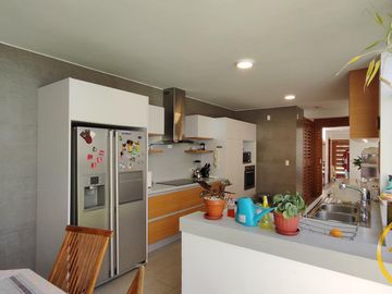 Amplia Casa en venta de 3 habitaciones, dentro de conjunto con balcón, sector Nayon-Tanda, Quito