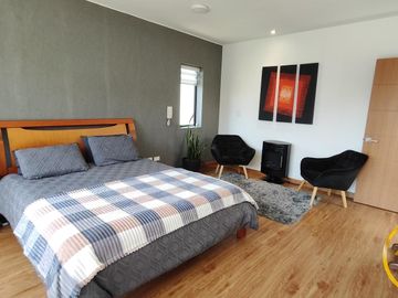 Amplia Casa en venta de 3 habitaciones, dentro de conjunto con balcón, sector Nayon-Tanda, Quito