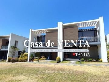 Amplia Casa en venta de 3 habitaciones, dentro de conjunto con balcón, sector Nayon-Tanda, Quito