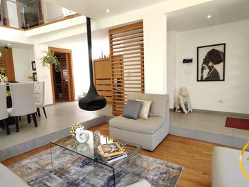 Amplia Casa en venta de 3 habitaciones, dentro de conjunto con balcón, sector Nayon-Tanda, Quito