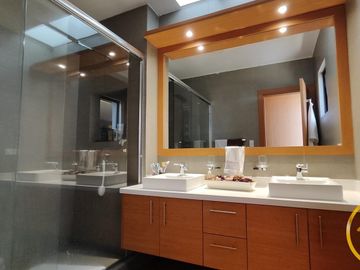Amplia Casa en venta de 3 habitaciones, dentro de conjunto con balcón, sector Nayon-Tanda, Quito