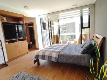 Amplia Casa en venta de 3 habitaciones, dentro de conjunto con balcón, sector Nayon-Tanda, Quito