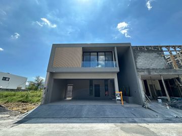 CASA EN VENTA EN AMORADA CARRETERA NACIONAL SANTIAGO