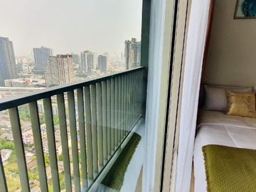 1 Studio Room For Rent at Metro Sky Wutthakat