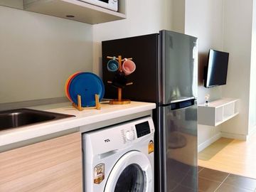 1 Studio Room For Rent at Metro Sky Wutthakat