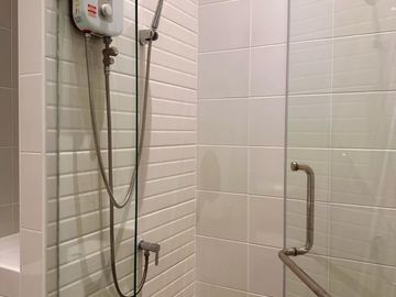 1 Studio Room For Rent at Metro Sky Wutthakat