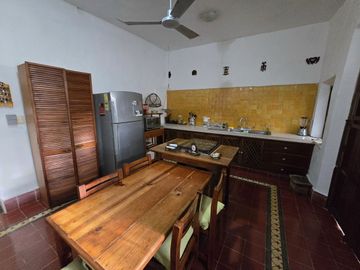 Casa con terreno amplio cerca de la plancha