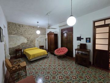 Casa con terreno amplio cerca de la plancha