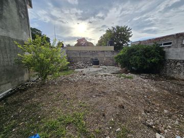Casa con terreno amplio cerca de la plancha
