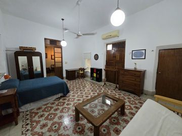Casa con terreno amplio cerca de la plancha