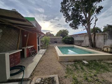 Casa con terreno amplio cerca de la plancha