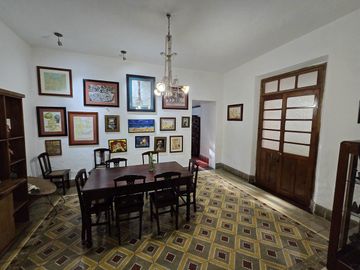 Casa con terreno amplio cerca de la plancha