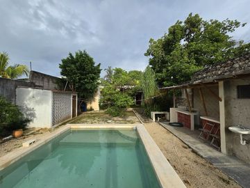 Casa con terreno amplio cerca de la plancha