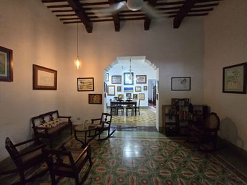Casa con terreno amplio cerca de la plancha