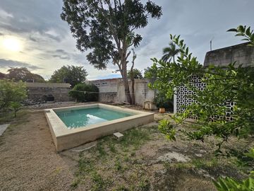 Casa con terreno amplio cerca de la plancha