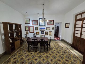 Casa con terreno amplio cerca de la plancha