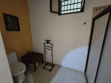 Casa con terreno amplio cerca de la plancha