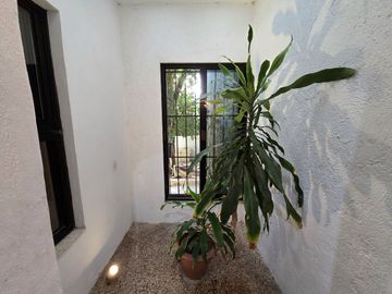 Casa con terreno amplio cerca de la plancha