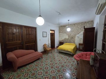 Casa con terreno amplio cerca de la plancha