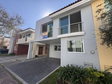 Casa en Venta en Solares - Coto 6 28