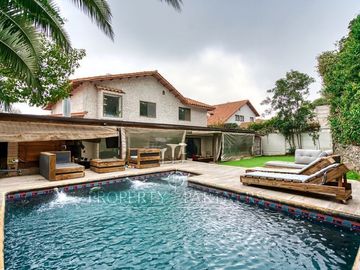 Venta de casa en Peñalolén, condominio Club Campo Sur.