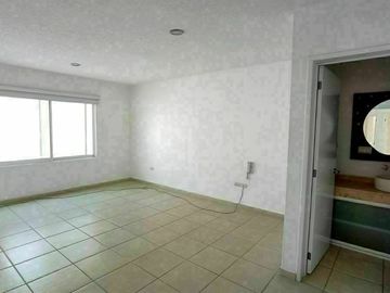 Hermosa Casa en Punta Juriquilla. 4 Habitaciones, Cuarto de Servicio, 3 Autos