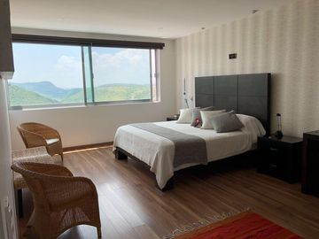 Linda Casa en Cañadas del Lago, 3 Niveles, Roof Garden, Cto Servicio, Jardín