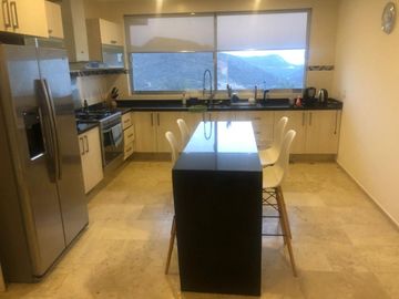 Linda Casa en Cañadas del Lago, 3 Niveles, Roof Garden, Cto Servicio, Jardín