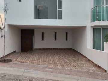 CASA EN VENTA PEDREGAL DE SCHOENSTATT