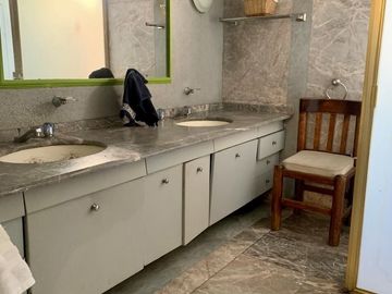 Venta Casa de Lujo en Colonia Florida: Espacios Amplios y Diseño Funcional en el