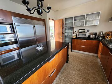 Moderna casa en venta en Condominio, Jardines del Pedregal