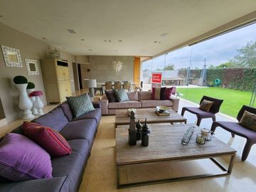 Moderna casa en venta en Condominio, Jardines del Pedregal