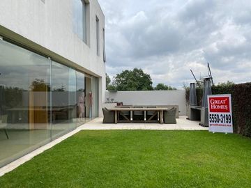 Moderna casa en venta en Condominio, Jardines del Pedregal