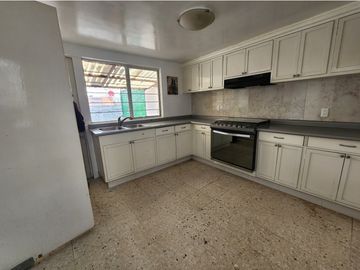 Venta de casa en Valle Dorado