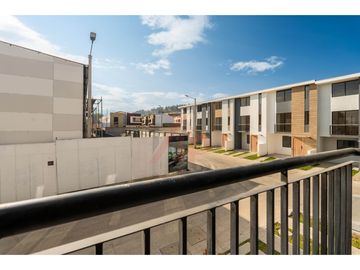 HERMOSAS Y MODERNAS CASAS VIP EN VENTA EN RICAURTE CUENCA